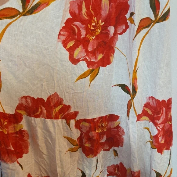 WHITE CLOSET ELEMETS Chic Floral Maxi Dress in Red and White - Picture 7 of 8